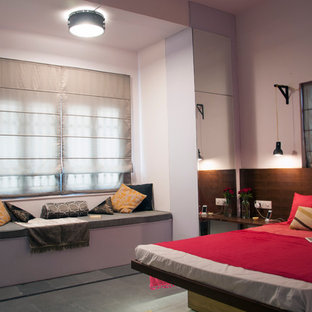 Esempio di una camera matrimoniale etnica di medie dimensioni con pareti bianche, pavimento in ardesia e nessun camino