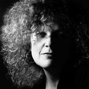 Michaela Attlay Fosters foto