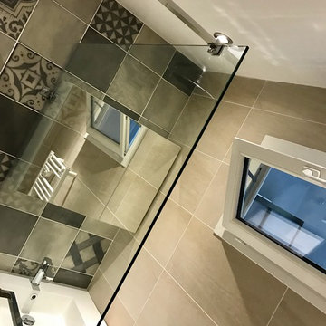 Salle de bains imitation carreaux de ciment mixés avec 30x60