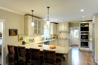 Kitchen - traditional kitchen idea in Atlanta