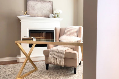 Home office - contemporary home office idea in Toronto