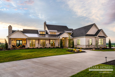 Inspiration for a country exterior home remodel in Kansas City