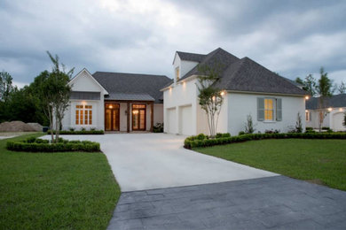 Example of an exterior home design in New Orleans