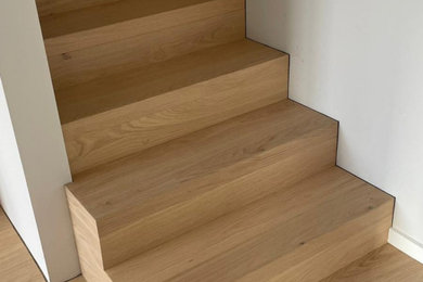 Moderne Treppe in Sonstige