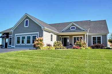 Traditional exterior home idea in Chicago