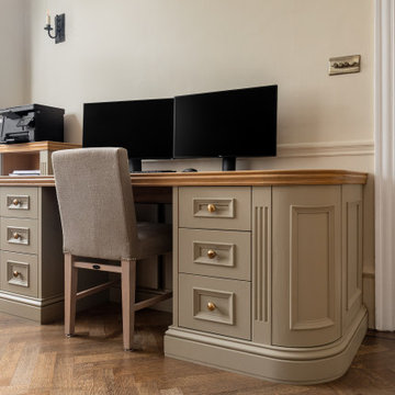 PERIOD-STYLE HOME OFFICE AND LIBRARY