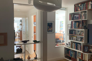 Example of a 1950s home design design in New York