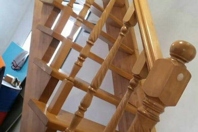 На фото: лестница в стиле кантри с