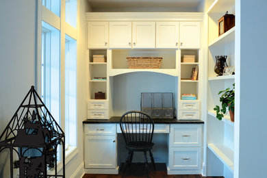 Elegant home office photo in Chicago