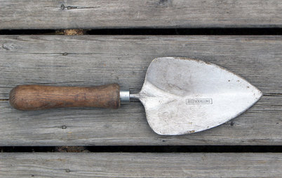 How to Clean and Care for Garden Tools