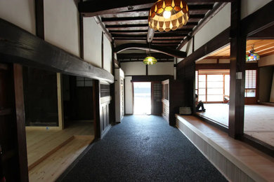 京都にある和モダンなおしゃれな玄関の写真