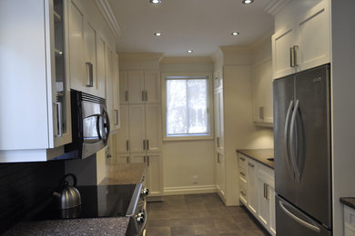 Transitional u-shaped eat-in kitchen photo in Montreal with an undermount sink, shaker cabinets, light wood cabinets, quartz countertops, black backsplash, ceramic backsplash and stainless steel appliances