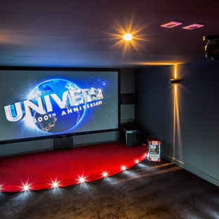 Inspiration for a home theater remodel in Bordeaux