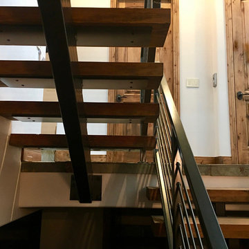 Eagle Landing - Floating Mono Beam Staircase & Horizontal Railings