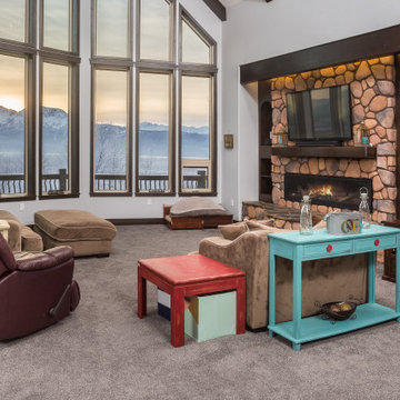Bluff Home Designed to Maximize Mountain Views