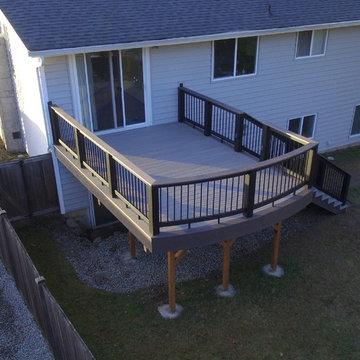 Contemporary Deck in Kirkland, Juanita