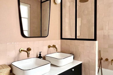 パリにあるトランジショナルスタイルのおしゃれな浴室の写真