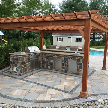 Traditional Patio & Entryway Landscaping