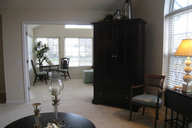 Inspiration for a timeless living room remodel in Cleveland