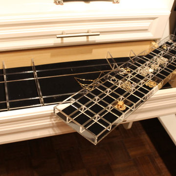 Jewelry drawer - lockable with pullouts
