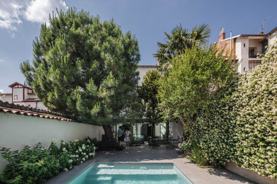 Réalisation d'une piscine design.
