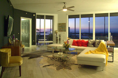 Inspiration for a modern home design remodel in Miami