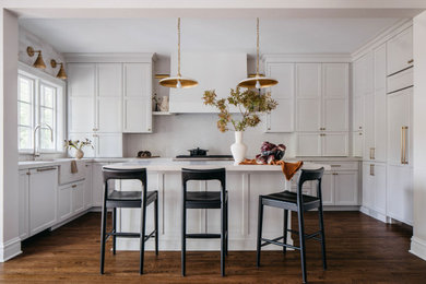 Example of a transitional kitchen design in Chicago