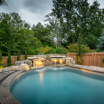 Cuved Pool with Water Feature