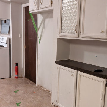 Showplace EVO Pierce Kitchen in Simpli White & Hickory Flagstone