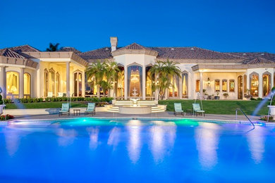 Elegant exterior home photo in San Diego