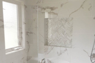 Bathroom - contemporary bathroom idea in Vancouver