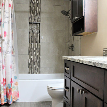 Starmark Kitchen/Main Bath in Maple Bridgeport Peppercorn/Mocha