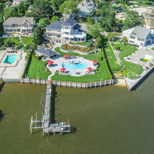 Geräumiger Shabby-Style Pool hinter dem Haus in individueller Form mit Betonplatten in New York