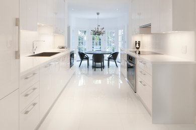 Trendy kitchen photo in Toronto