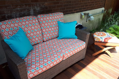 Inspiration for a coastal deck remodel in Montreal