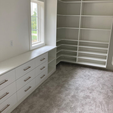 Master with corner shelves