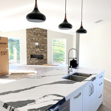 Unique Calacatta Black™ de #QuartzCOMPAC