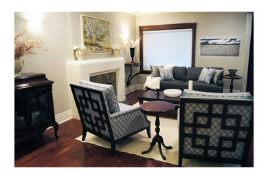 Example of a transitional living room design in Toronto