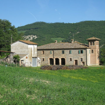 For sale farmhouse in Sant'Angelo in Vado, Le Marche, central Italy