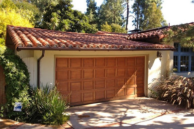 This is an example of a mediterranean shed and granny flat in Los Angeles.