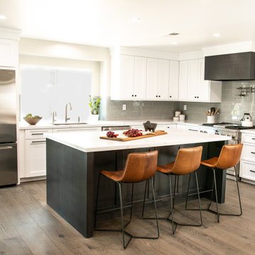 Contemporary Kitchen & Bar || Escondido