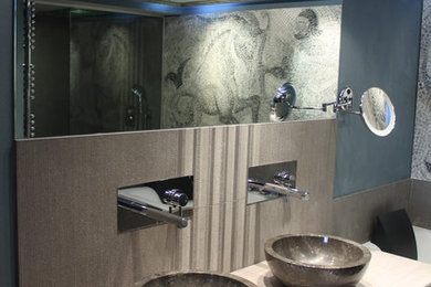 Inspiration for a contemporary bathroom in Lyon.