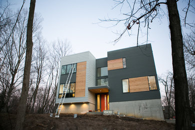 Modern exterior home idea in Indianapolis