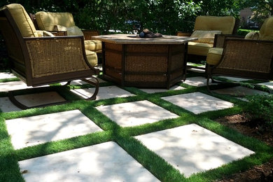 Example of a classic patio design in Dallas