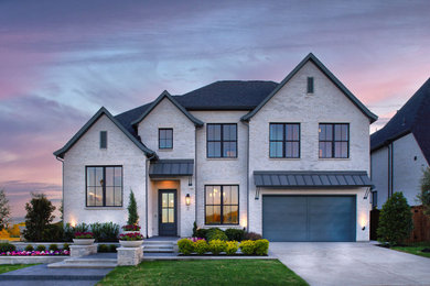 Elegant exterior home photo in Dallas