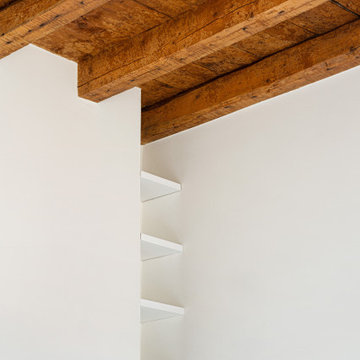 Foto di dettaglio | Mensole e soffitto in legno