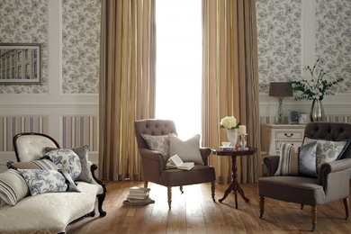 Example of a classic family room design in Madrid