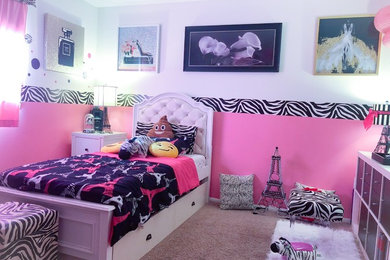 Bedroom - traditional bedroom idea in New York