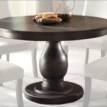 Guest Picks: Dining Tables for Entertaining