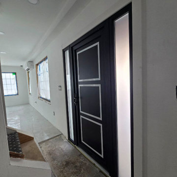 Manux 8661 Black with two frosted glass sidelites